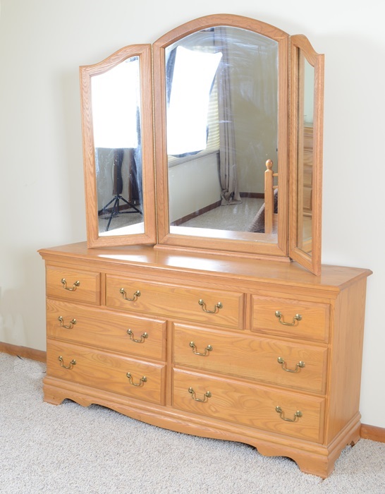 Oak Bedroom Dresser with Mirror EBTH